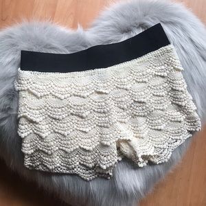 Full Tilt Ivory beige cream crochet shorts ~ small